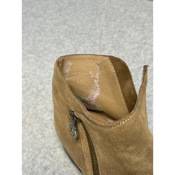 Women's BETTYE MULLER CONCEPT Round Toe Beige Suede Bootie 6.5 - Picture 10 of 12